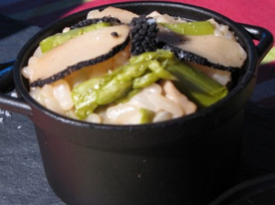 Le risotto aux pointes d'asperges vertes et truffes de la Saint-Jean