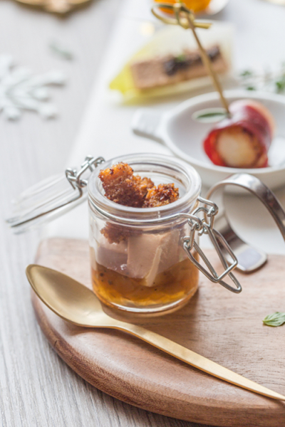 Verrines de Cubes de Foie Gras, Compotée d'Oignon à la Truffe d'Hiver et Crumble