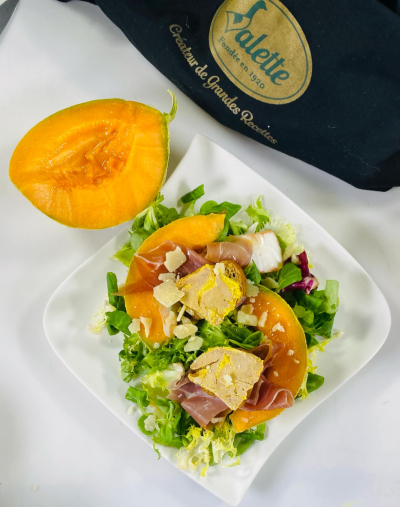 Salade fraîche au foie gras entier du Périgord Valette, melon & jambon cru