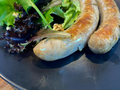 Grillade de saucisse confite de canard au thym et au romarin