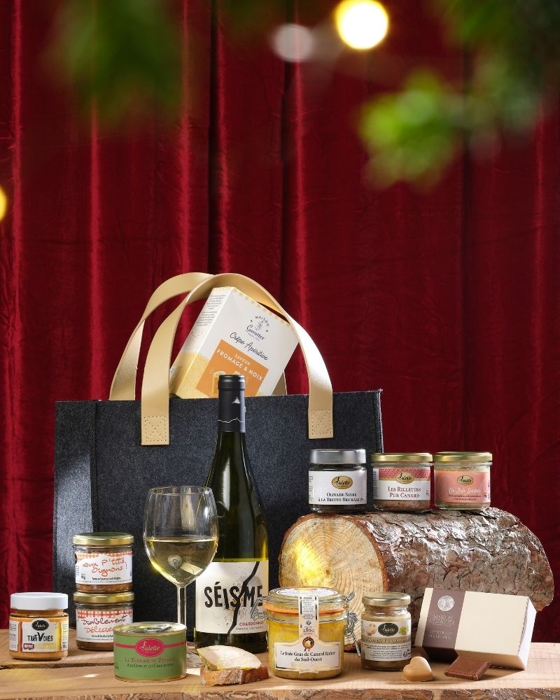 Coffret Saveurs en Fête Valette présenté dans un sac en feutrine gris.