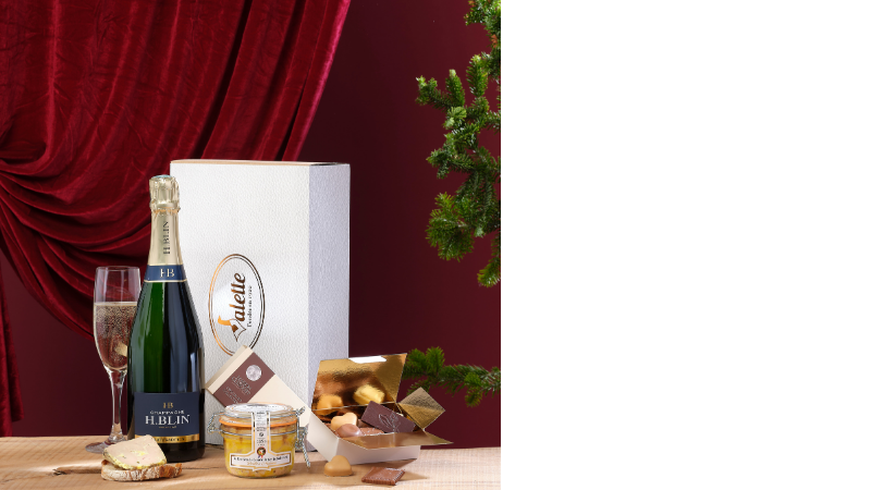 « Coffret La Signature du Gourmet Valette avec champagne, foie gras et chocolats. »